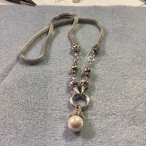 Pearl necklace with mesh chain